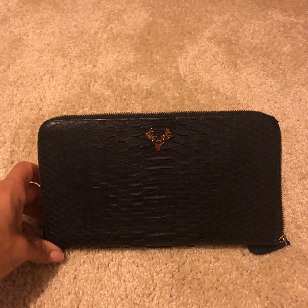Taxidermy Wallet - Black python zip wallet